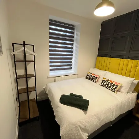 Modern & Retro Two Bedroom Apartment In Barnsley Exterior photo