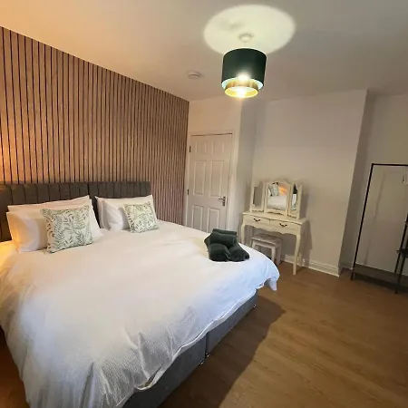 Modern & Retro Two Bedroom Apartment In Barnsley Exterior photo