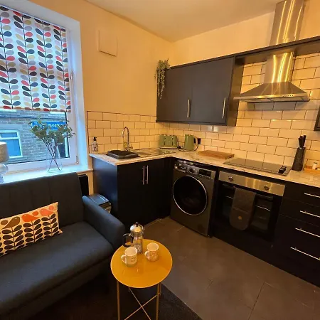 Modern & Retro Two Bedroom Apartment In Barnsley Exterior photo