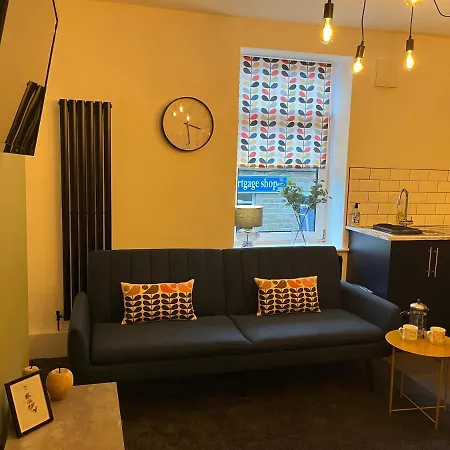 Modern & Retro Two Bedroom Apartment In Barnsley Exterior photo