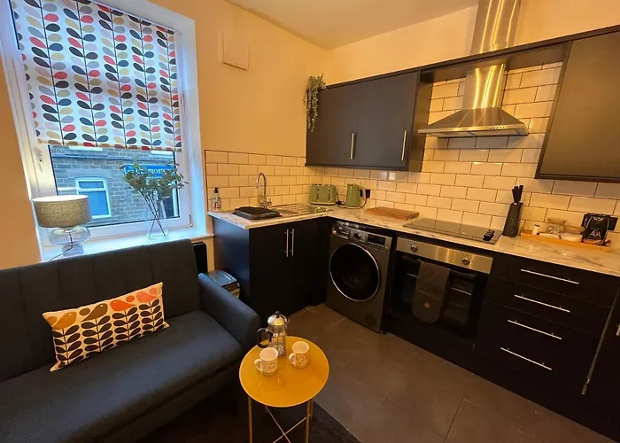 Modern & Retro Two Bedroom Apartment In Barnsley