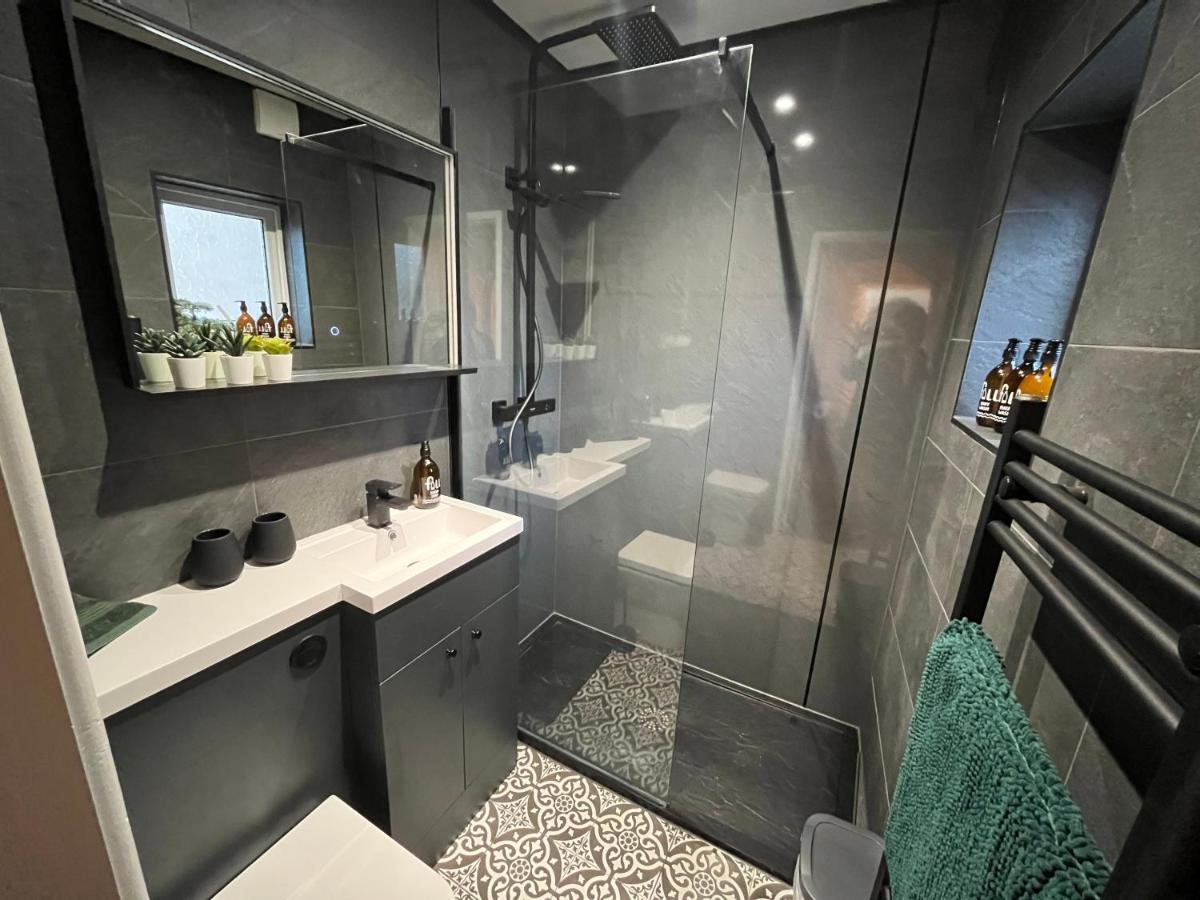 Modern & Retro Two Bedroom In